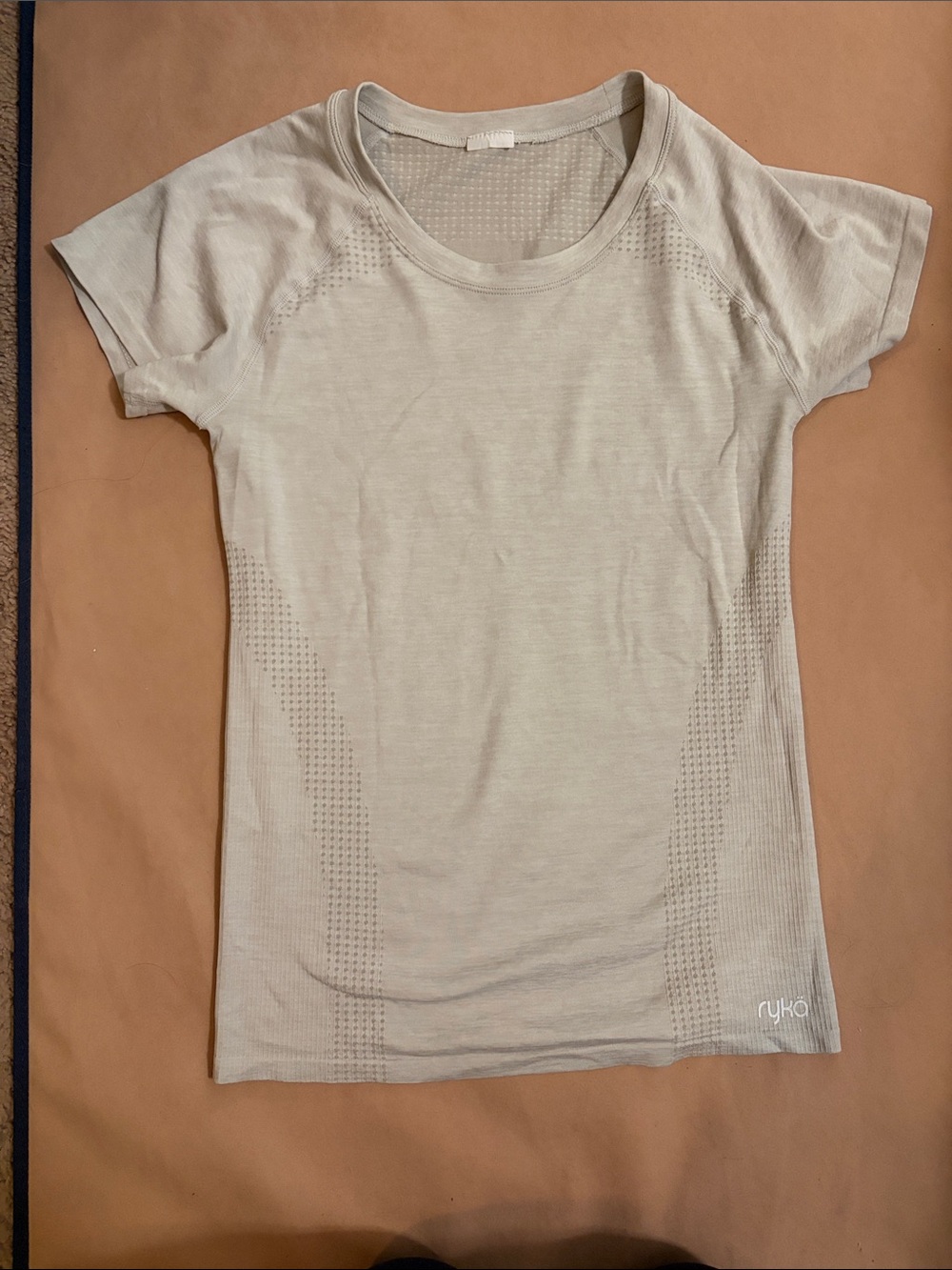 Ryka Women's Light Gray Seamless Short Sleeve Performance Tee